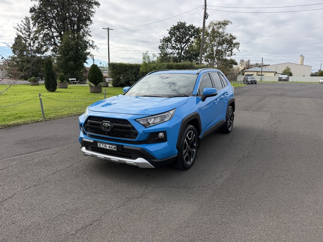 2019 Toyota RAV4 - Image 10