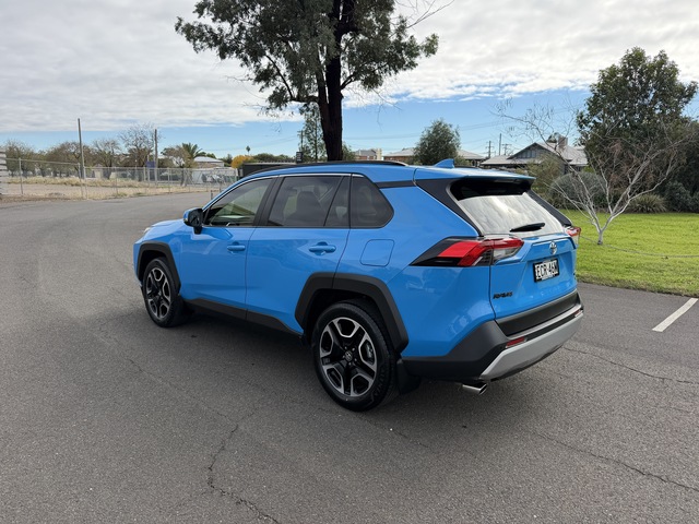 2019 Toyota RAV4 - Image 11