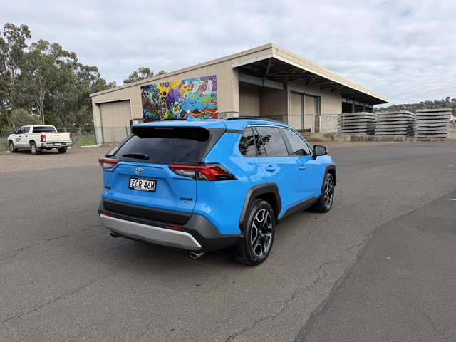 2019 Toyota RAV4 - Image 13
