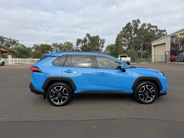 2019 Toyota RAV4 - Image 14