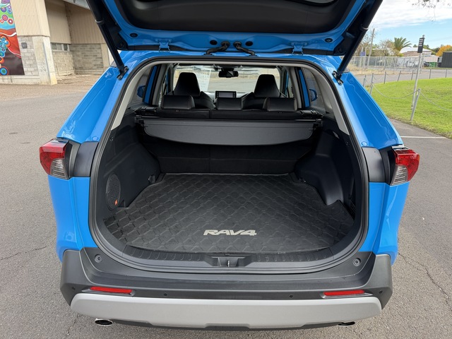 2019 Toyota RAV4 - Image 16