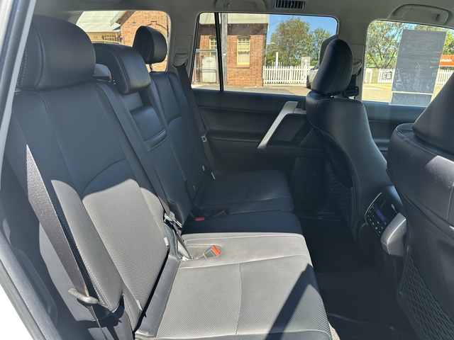 2023 Toyota Prado - Image 10
