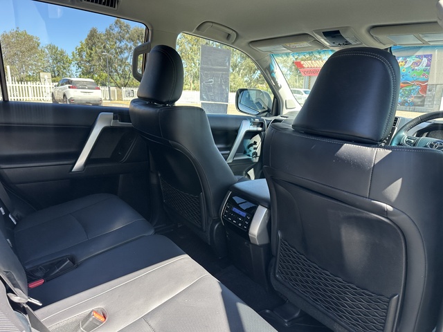 2023 Toyota Prado - Image 11