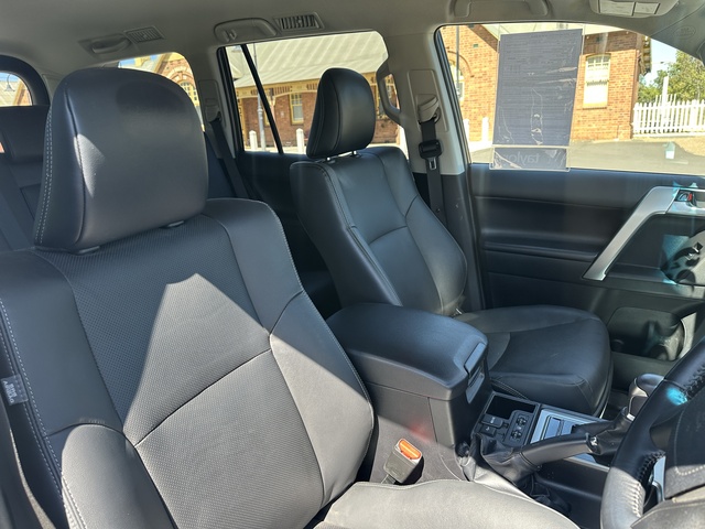 2023 Toyota Prado - Image 12