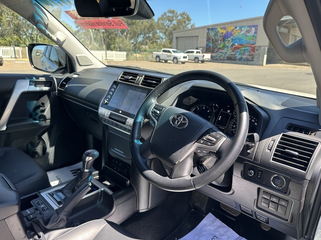 2023 Toyota Prado - Image 13