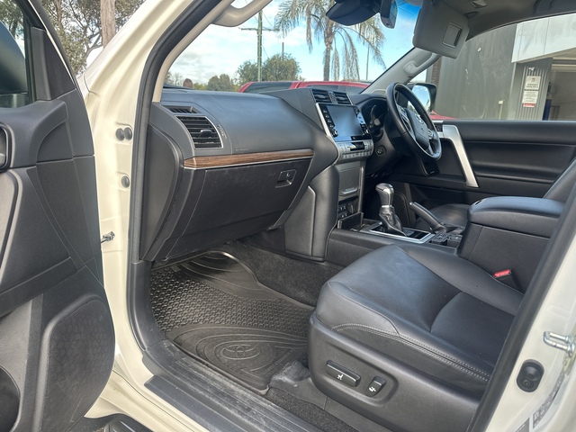 2023 Toyota Prado - Image 5