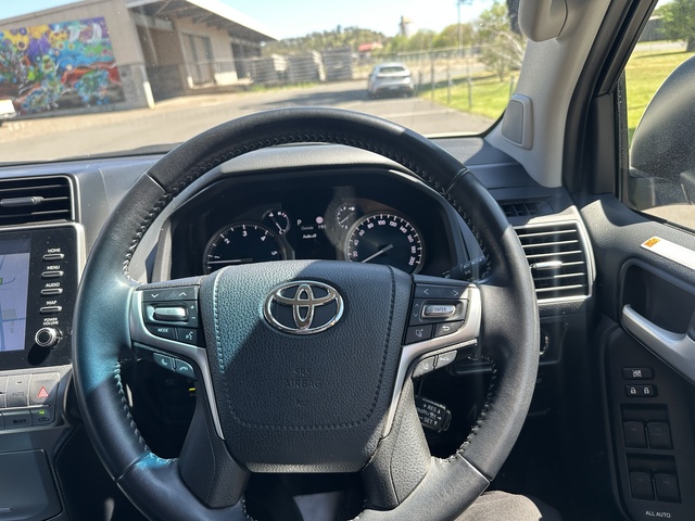 2023 Toyota Prado - Image 15