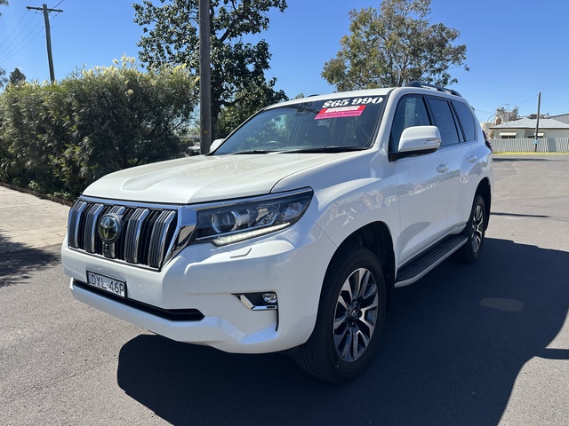 2023 Toyota Prado - Image 2