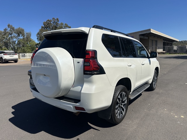 2023 Toyota Prado - Image 4
