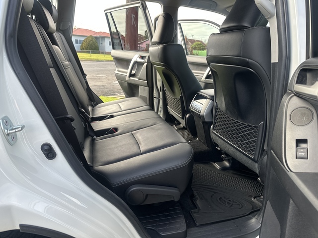 2023 Toyota Prado - Image 10