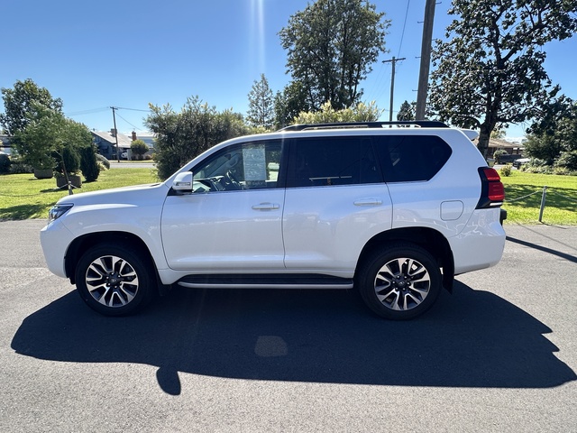2023 Toyota Prado - Image 7