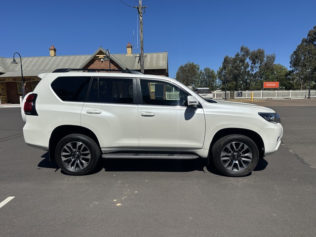 2023 Toyota Prado - Image 8