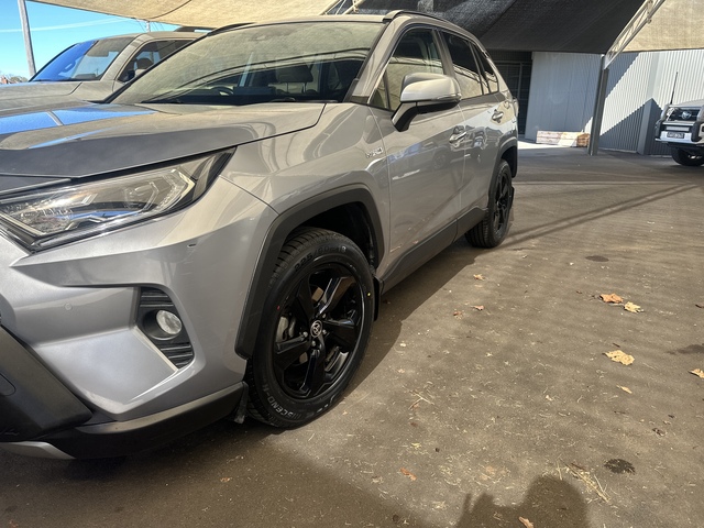 2020 Toyota Rav4 Hybrid - Image 4