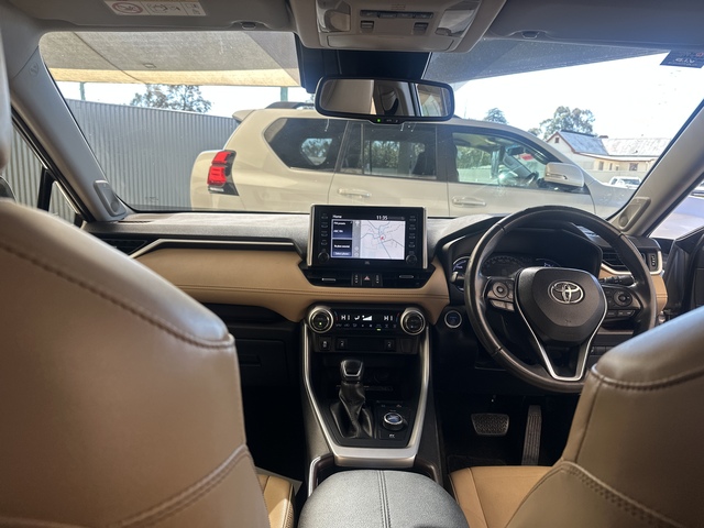 2020 Toyota RAV4 Hybrid - Image 8