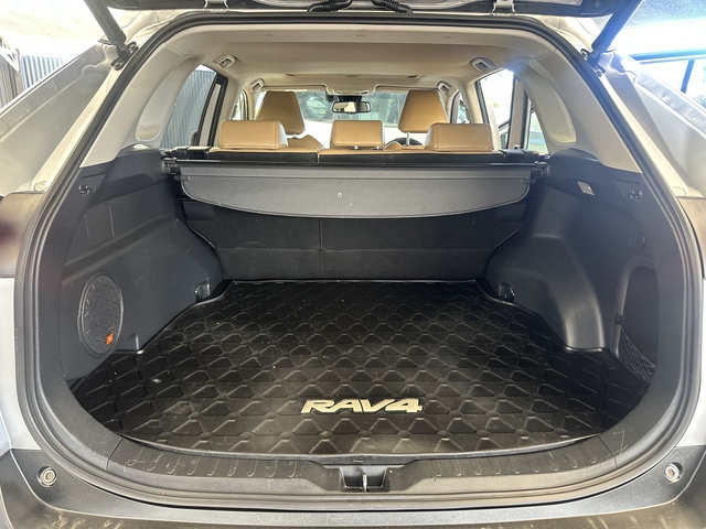 2020 Toyota RAV4 Hybrid - Image 9