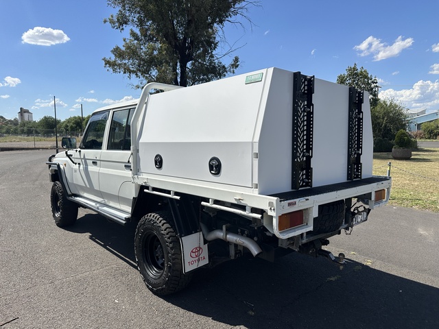 2014 Toyota LC Military - Image 12