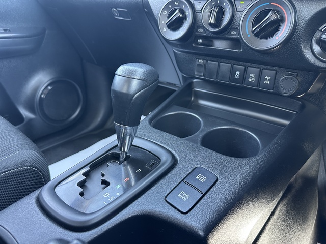 2020 Toyota Hilux - Image 4