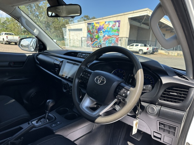 2020 Toyota Hilux - Image 12