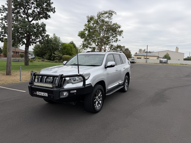 2020 Toyota Prado - Image 12
