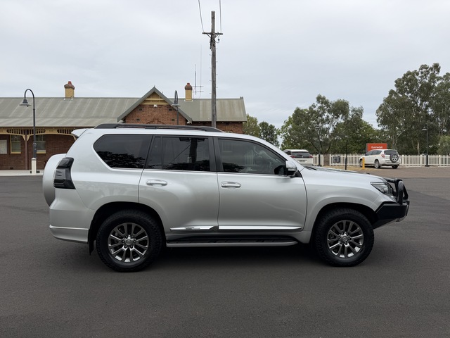 2020 Toyota Prado - Image 17