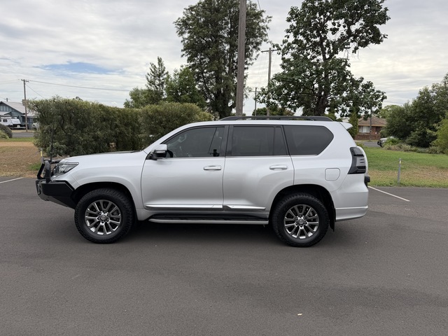 2020 Toyota Prado - Image 18
