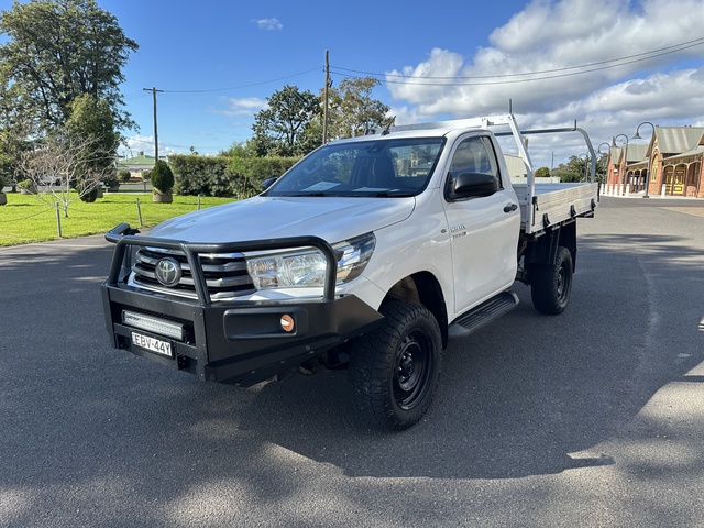 2019 Toyota Hilux - Image 2