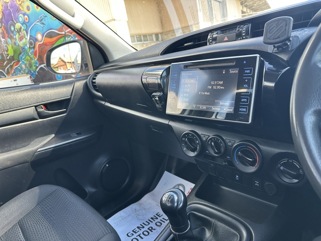 2019 Toyota Hilux - Image 9
