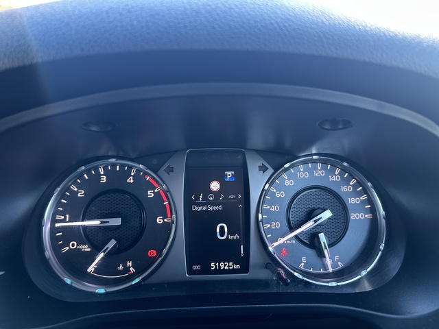 2023 Toyota Hilux - Image 2