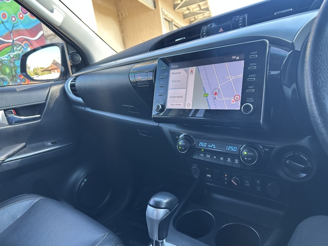 2023 Toyota Hilux - Image 4