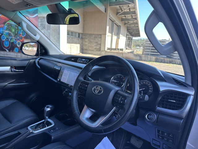 2023 Toyota Hilux - Image 12