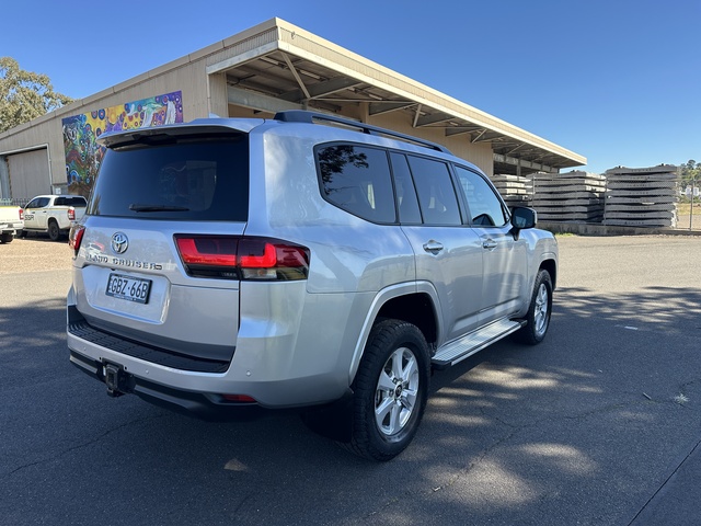 2022 Toyota Landcruiser - Image 11