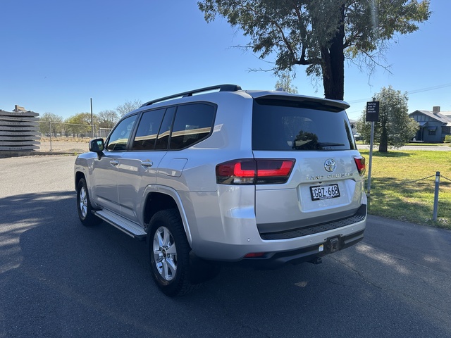 2022 Toyota Landcruiser - Image 12