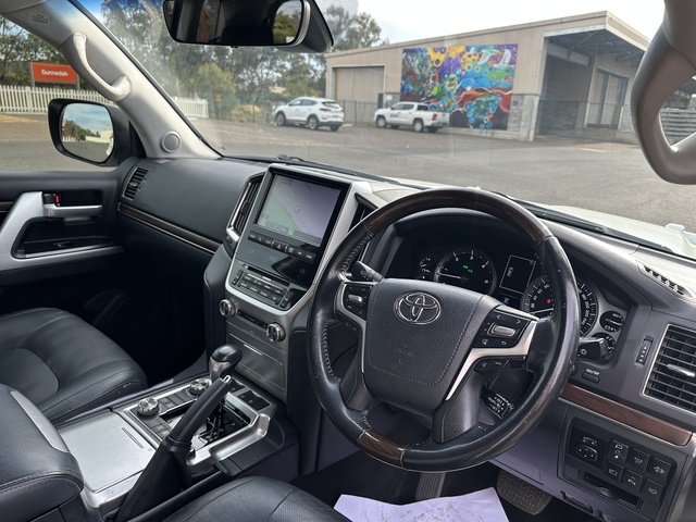 2020 Toyota LandCruiser - Image 11