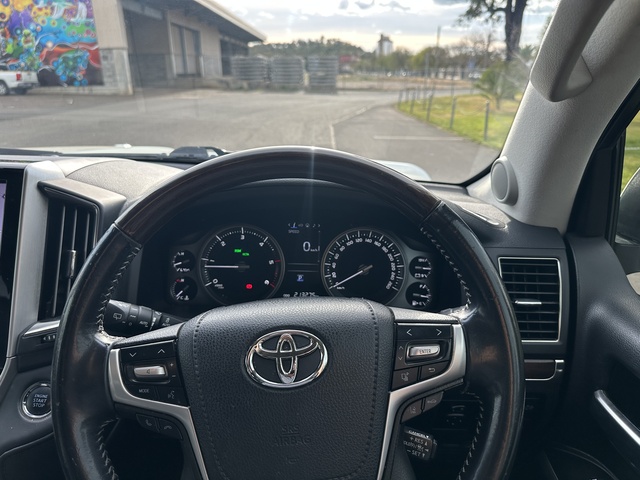 2020 Toyota LandCruiser - Image 13