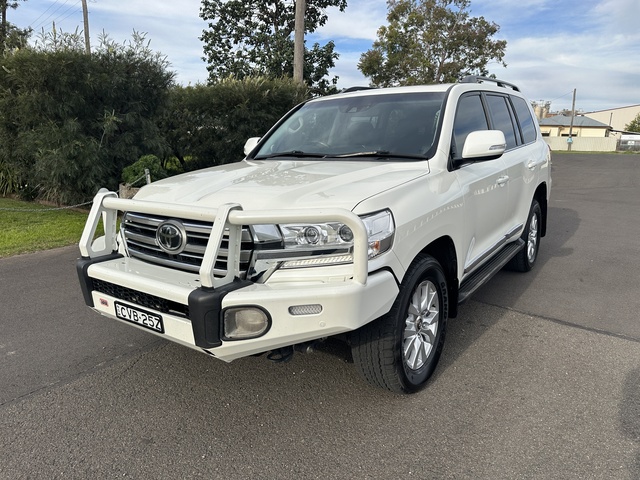 2020 Toyota LandCruiser - Image 2