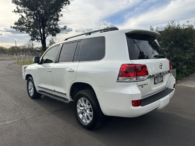 2020 Toyota Landcruiser - Image 8