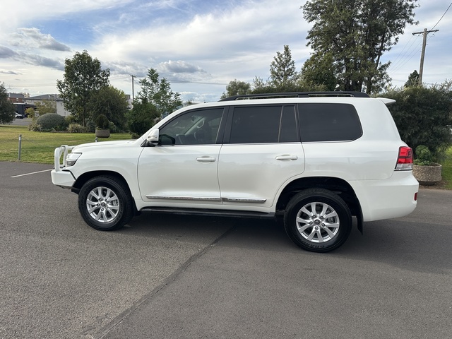 2020 Toyota LandCruiser - Image 5
