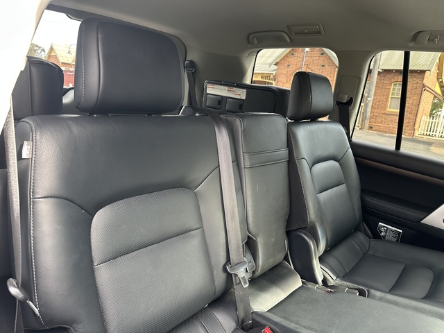 2020 Toyota LandCruiser - Image 8
