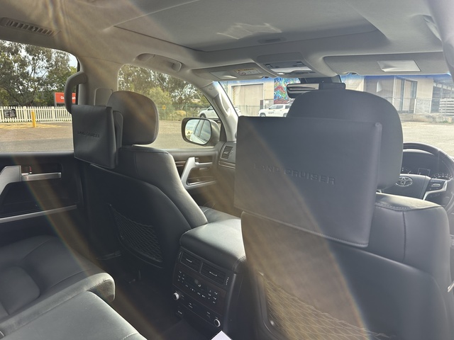 2020 Toyota Landcruiser - Image 14
