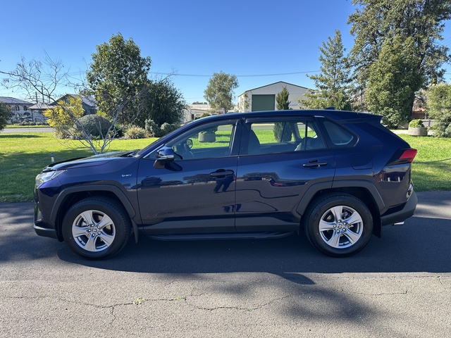 2025 Toyota Rav4 Hybrid - Image 11