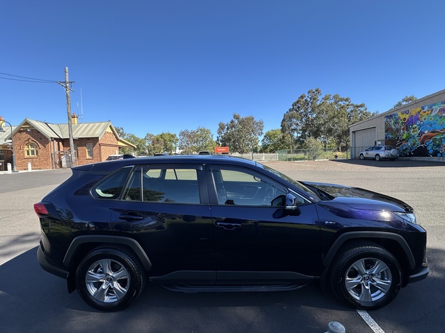 2025 Toyota Rav4 Hybrid - Image 12