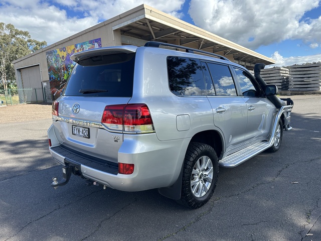 2020 Toyota Landcruiser - Image 11