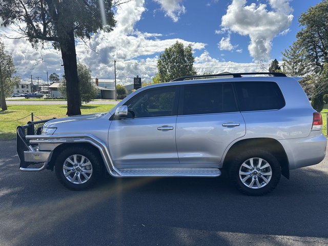 2020 Toyota Landcruiser - Image 14