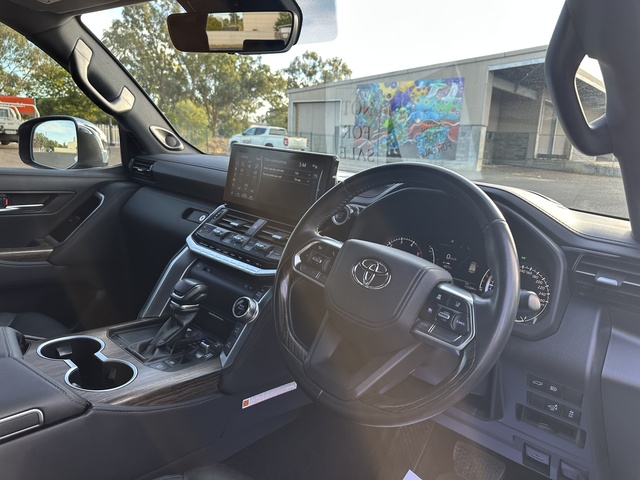 2022 Toyota Landcruiser - Image 3