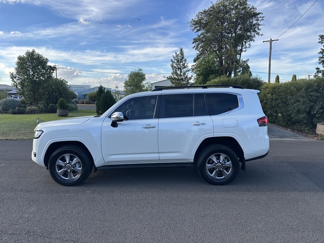 2022 Toyota LandCruiser - Image 6