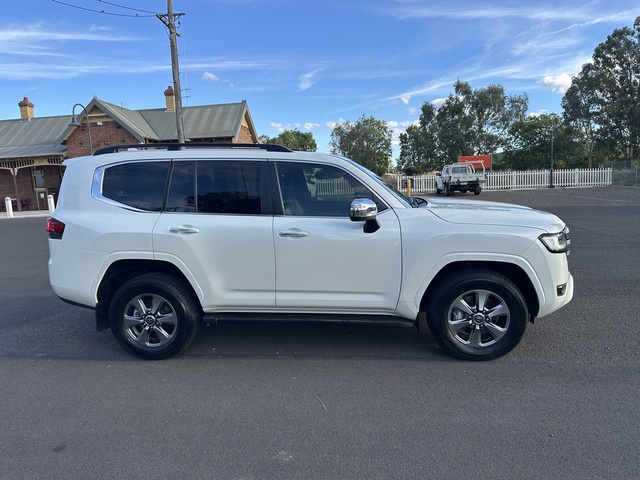 2022 Toyota Landcruiser - Image 13