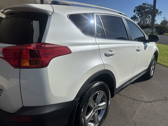 2015 Toyota RAV4 - Image 4