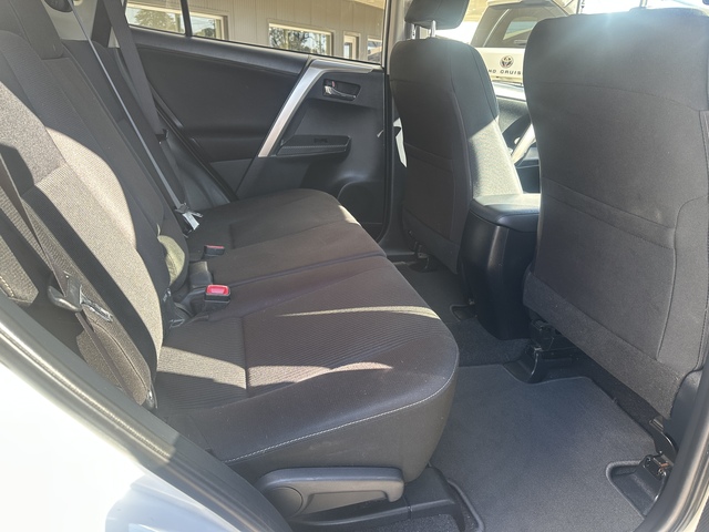 2015 Toyota RAV4 - Image 6