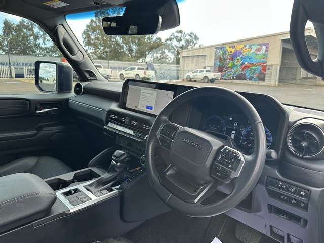 2024 Toyota Prado - Image 5