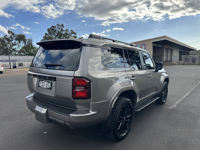 2024 Toyota Prado - Image 12